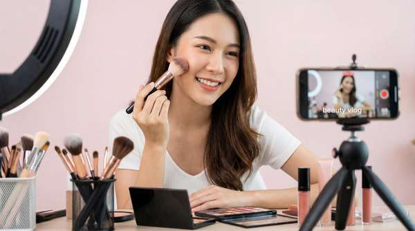 黄色仓库美妆视频教程